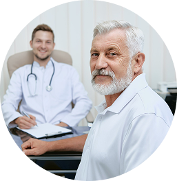 Lääkäri ja potilas vastaanotolla lääkärikäynnillä